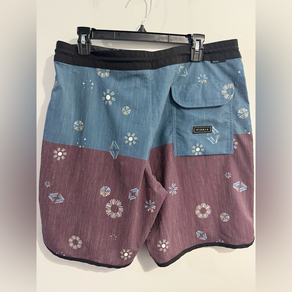 VISSLA  18.5" Board Shorts - Men's Size 34 - Picture 3 of 4